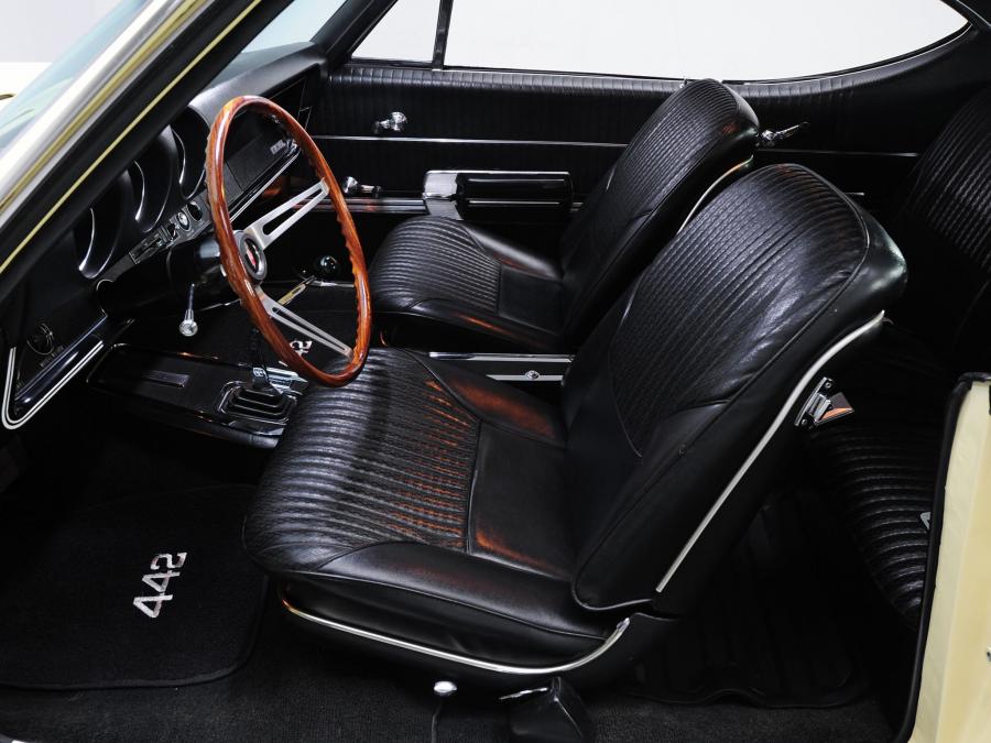 Интерьер Oldsmobile 442 Holiday Coupe (4487) 1968 года  (фото 29 из 32)
